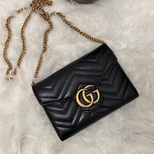 GUCCI GG MARMONT CHEVRON LEATHER WALLET ON CHAIN